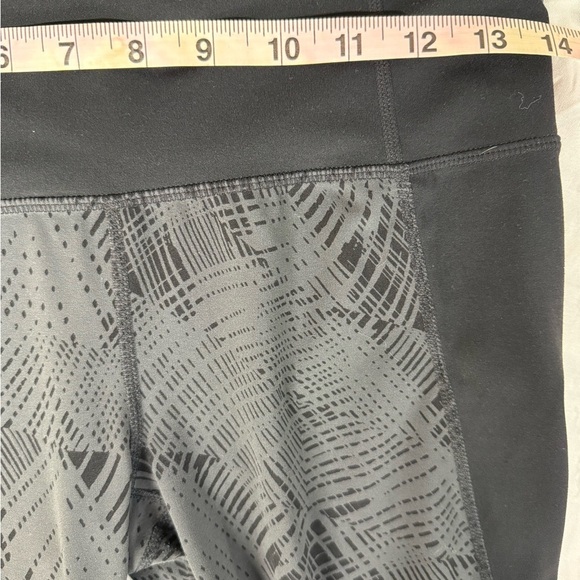 Athleta Palm Saturation Black Grey Capri Leggings Pants Medium - Picture 4 of 6
